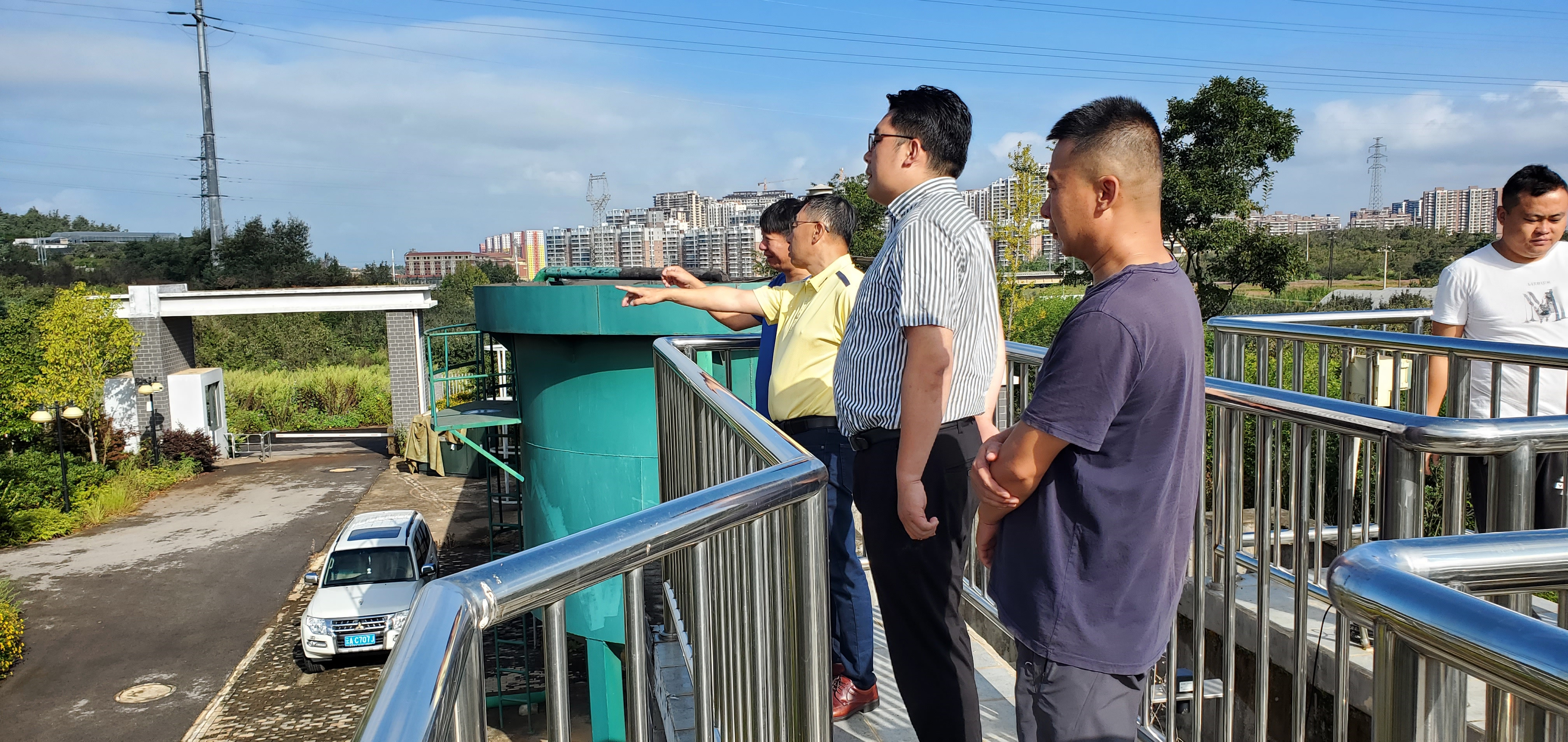 昆明理工大學(xué)環(huán)境科學(xué)與工程學(xué)院校友會(huì)金東天會(huì)長(zhǎng)參觀我公司建設(shè)項(xiàng)目